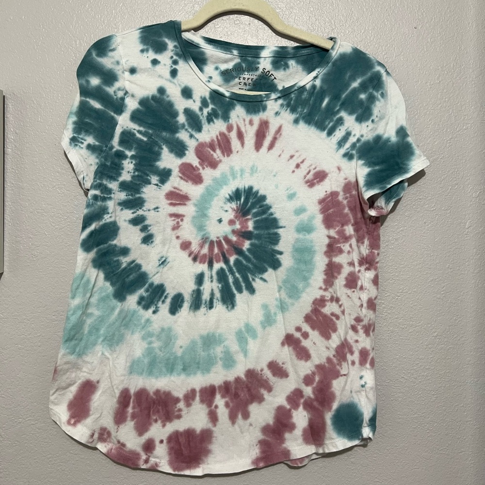 Aeropostale Tie-Dye Spiral Tee in Teal and Maroon